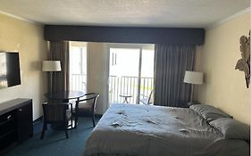 Condo Less Than 5 Min From Airport With Sunset Views
